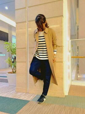 「インディゴデニム」｜「アイテム（トレンチコート）」を使った、Rinさん（レディース・167cm）の春コーディネート