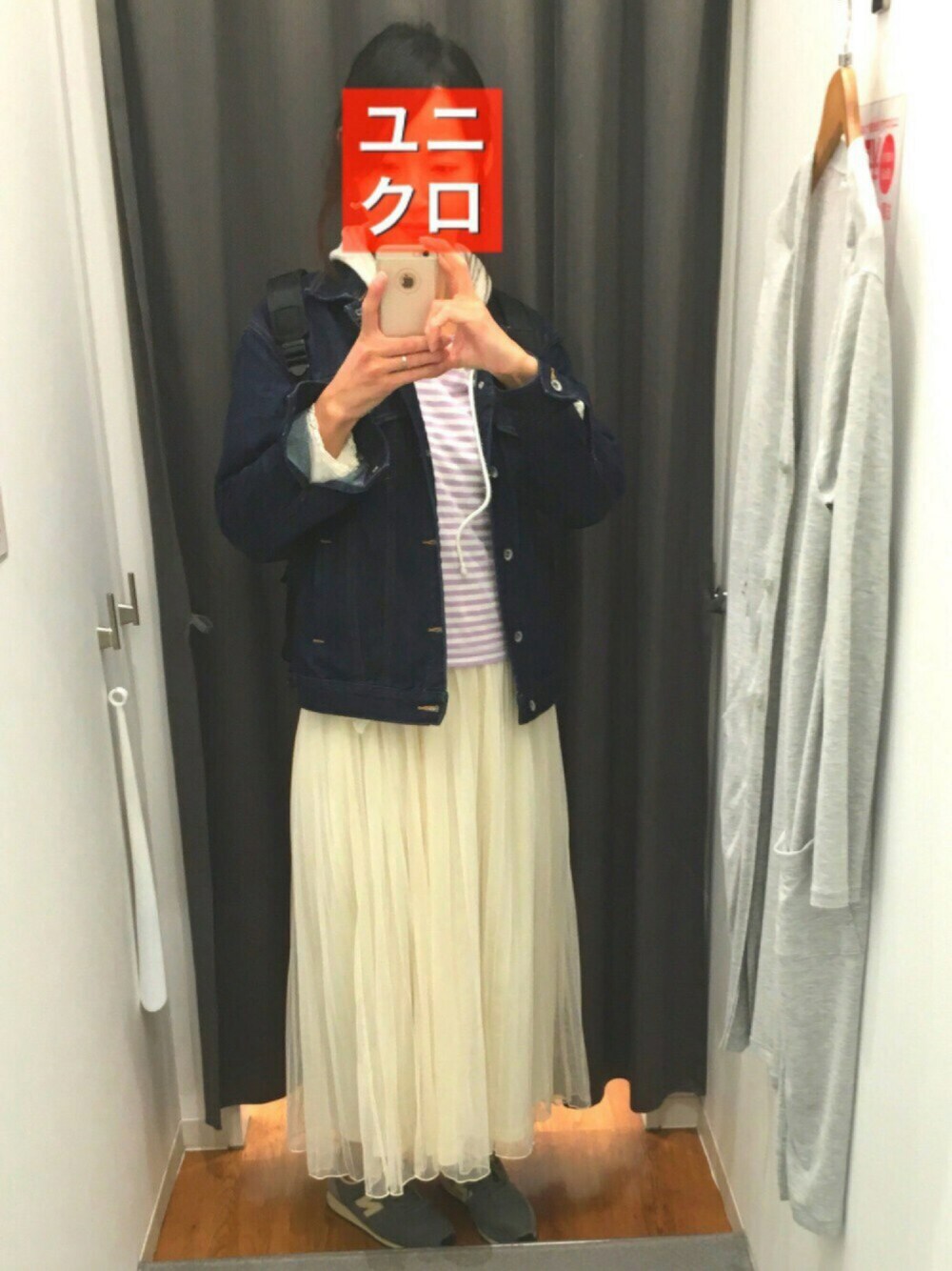 「春、買い物コーデ、ボーダー、ジージャン×パーカー、スニーカー、UNIQLO、プチプラ、チュール」｜「LEPSIMのデニムジャケット　708372（デニムジャケット、ブルー系）」を使った、ミホさん（レディース・165cm）の春コーディネートの1枚目の写真
