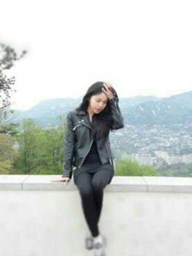 「アイテム（その他シューズ、グレー系）」を使った、sinnaさん（レディース・168cm）の冬コーディネート