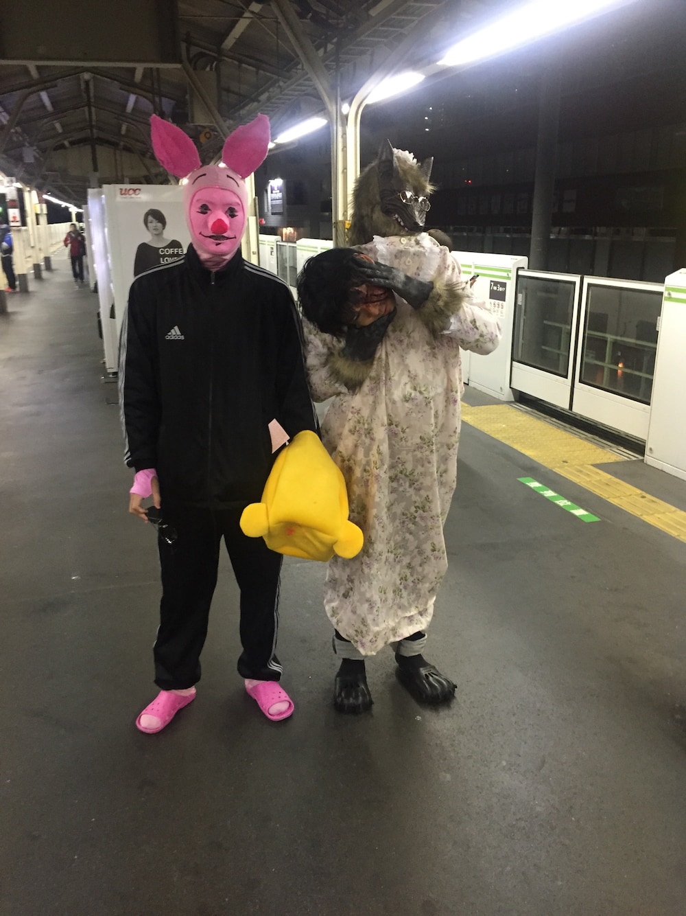 「adidasのアイテム（ジャージ、ブラック系）」を使った、エンガワさん（メンズ・175cm）の秋コーディネートの1枚目の写真