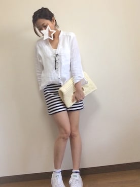 「ショーパン×スニーカー」｜「アイテム（クラッチバッグ）」を使った、asacchiさん（レディース・159cm）の春コーディネート