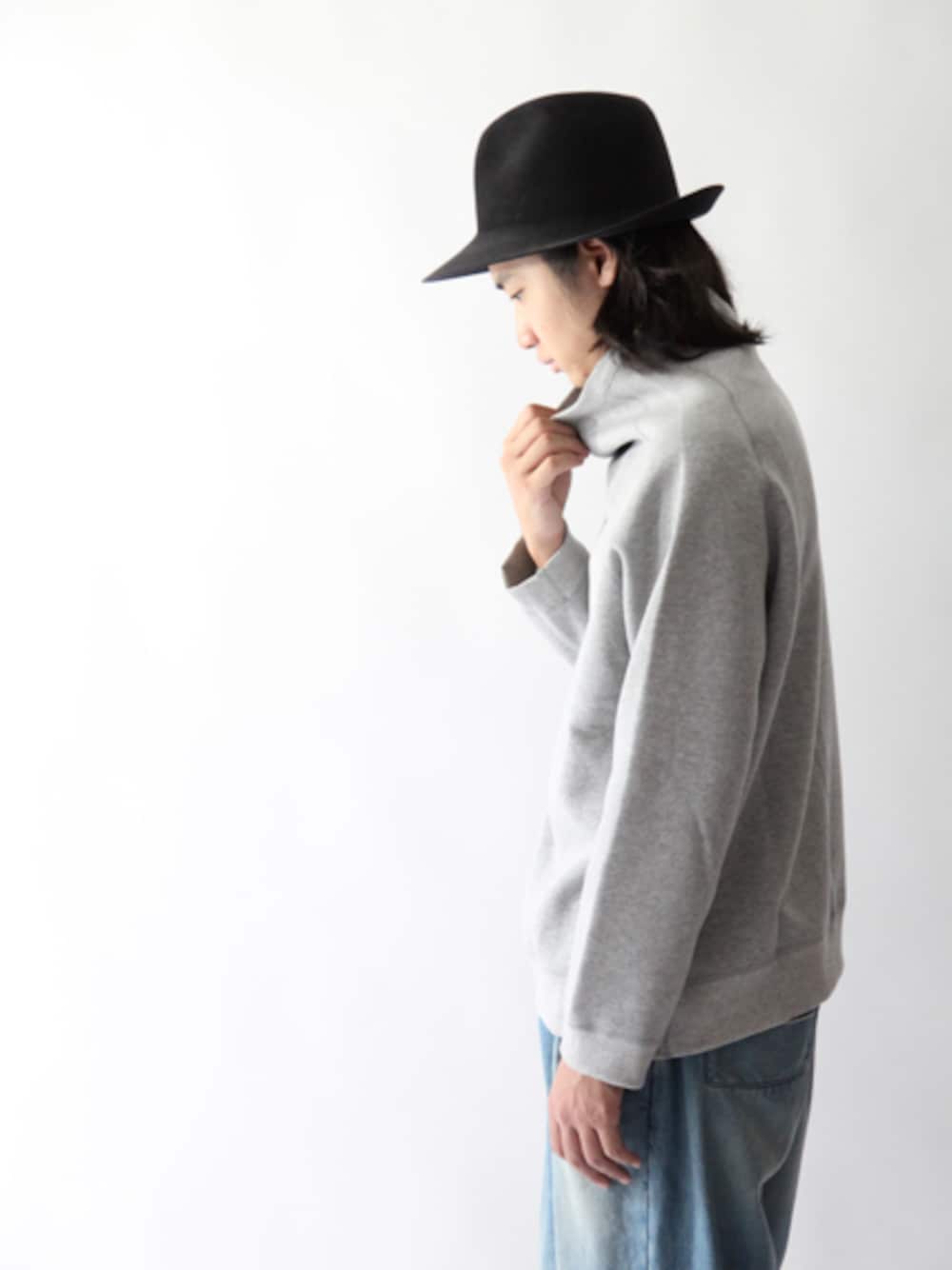 「KIJIMA TAKAYUKI、dulcamara、URU」｜「URUのスウェットモックネックタートル（スウェット、グレー系）」を使った、shino1211さん（メンズ・180cm）の秋コーディネートの1枚目の写真