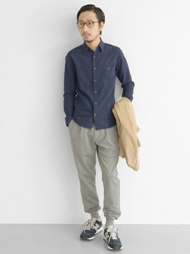 「URBANRESEARCH」｜「アイテム（ステンカラーコート）」を使った、UR MENS STAFFさん（メンズ・172cm）の春コーディネート