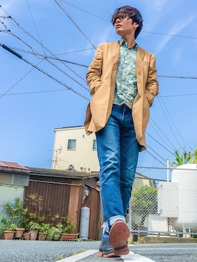 「総柄トップス」｜「アイテム（チェスターコート）」を使った、河上裕馬さん（メンズ・175cm）の春コーディネート