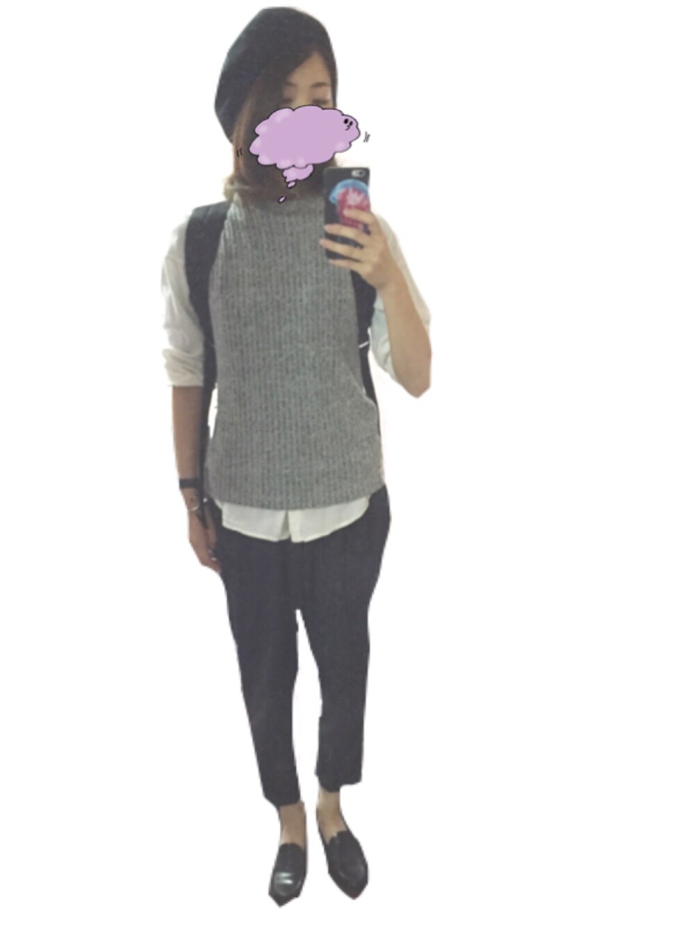 ブラック系のシューズ、ブラック系のその他パンツ、ブラック系のバックパック/リュックを着用したレディースの秋コーディネートの1枚目の写真