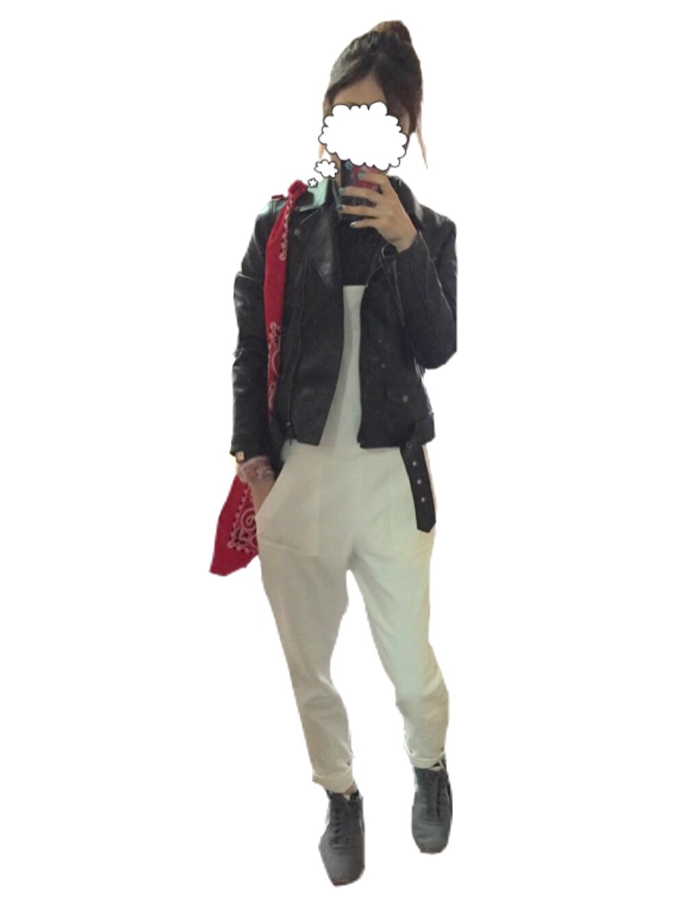 「ペイズリー、バンダナ柄、カジュアル、シンプル、スニーカー、黒、白、レザージャケット、ユニクロ」｜「Spick & SpanのNIKE ウィメンズプリモントリオールレーサー◆（スニーカー、グレー系）」を使った、ashibaさん（レディース・158cm）の春コーディネートの1枚目の写真