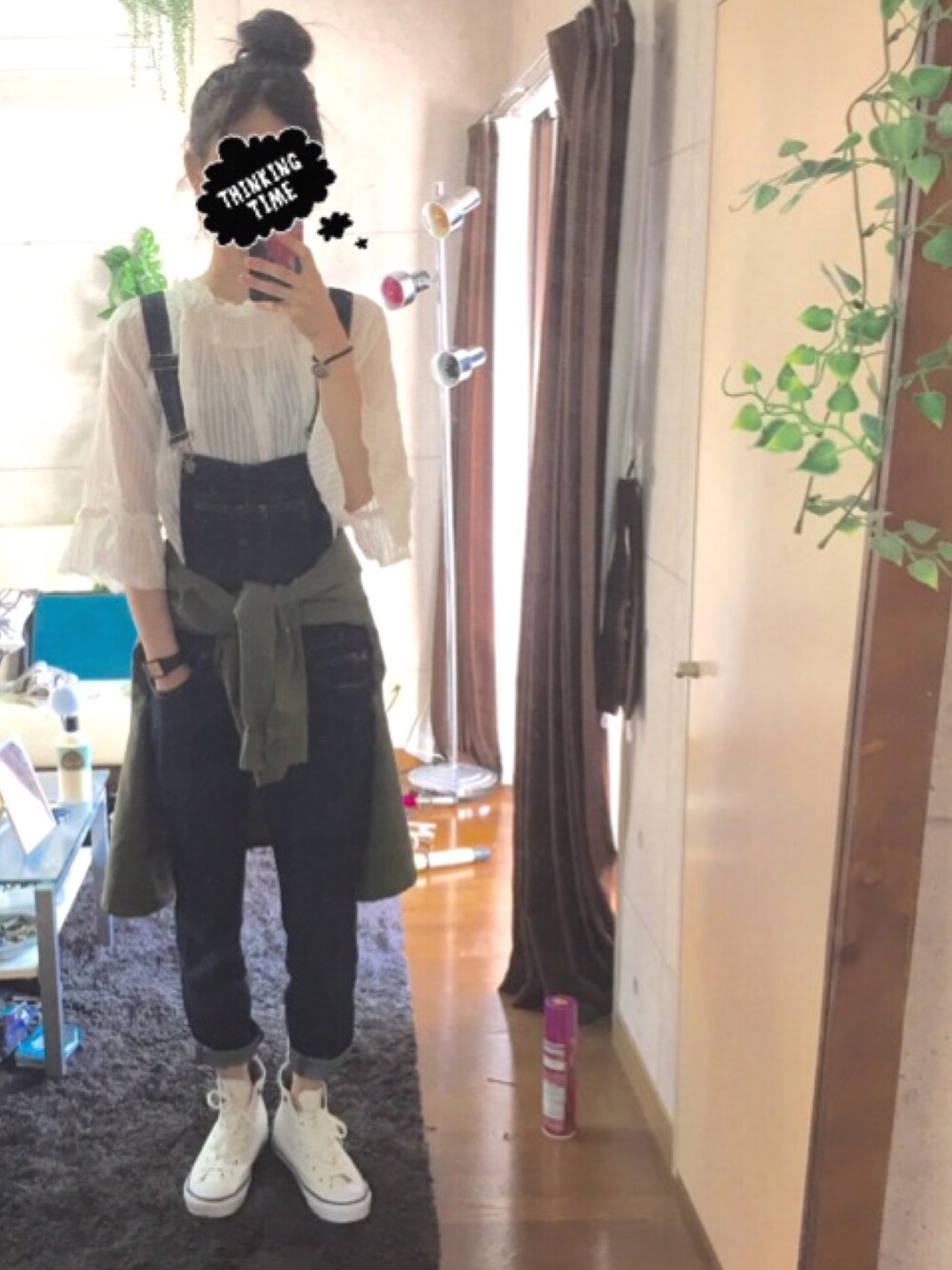 「シンプルコーデ、パンツスタイル、休日スタイル、オトナカジュアル、夏コーデ、古着、サロペット、デニム」｜「VANSのVans Sk8-Hi Overwash Slim Zip Sneaker（スニーカー、ホワイト系）」を使った、ashibaさん（レディース・158cm）の夏コーディネートの1枚目の写真