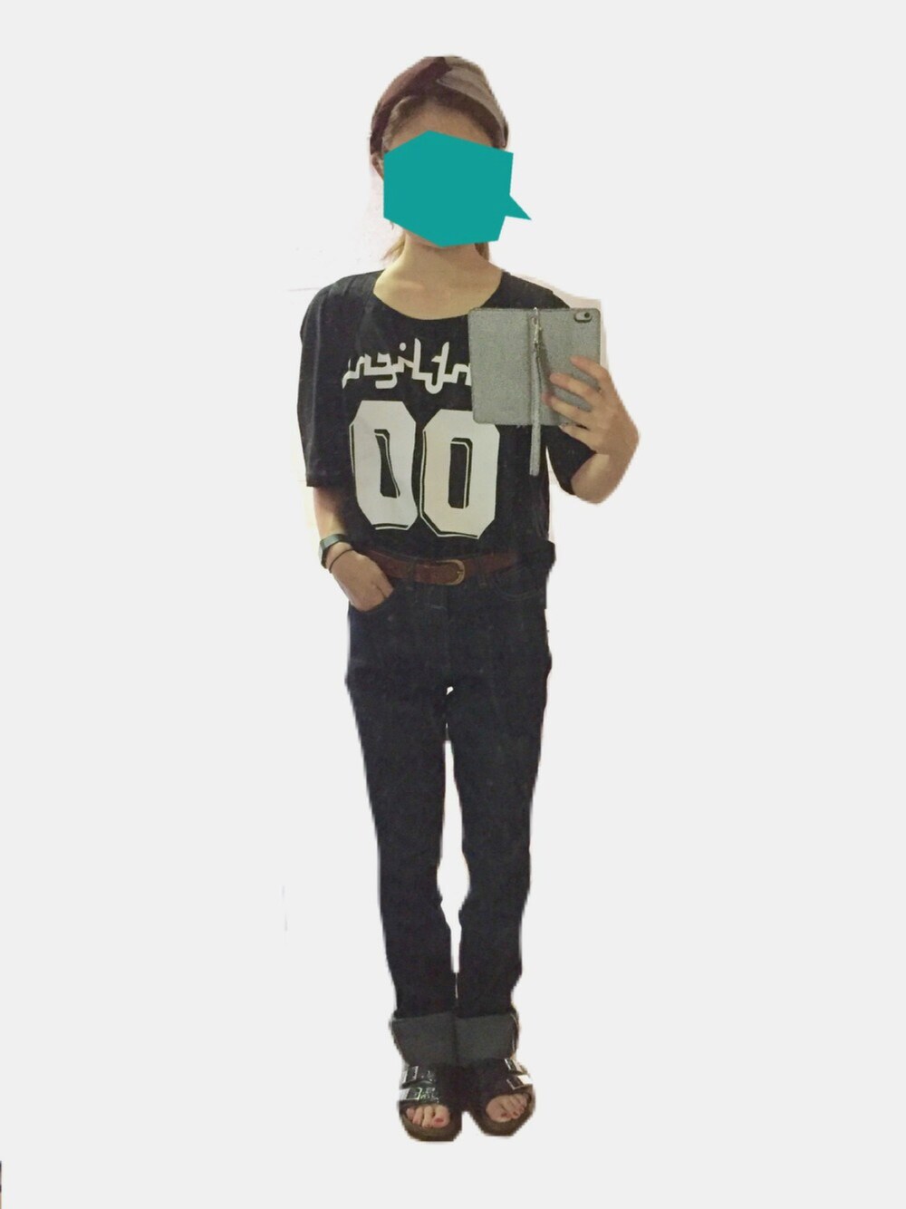 「秋コーデ、シンプルスタイル、カジュアルコーデ、ブラック、ラクチンコーデ、メンズライク、Tシャツ×デニム、ハイウエスト」｜「JETEEのアイテム（サンダル、ブラック系）」を使った、ashibaさん（レディース・158cm）の秋コーディネートの1枚目の写真