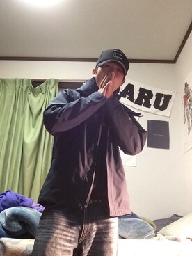 「アイテム（マウンテンパーカー、ブルー系）」を使った、BIKKINさん（メンズ・165cm）の春コーディネート