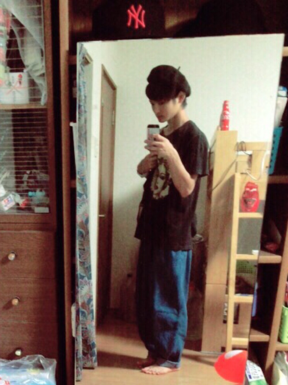 「VINTAGE」｜「UNIQLOのアイテム（Tシャツ/カットソー、ブラック系）」を使った、c h iさん（メンズ・167cm）の秋コーディネートの1枚目の写真