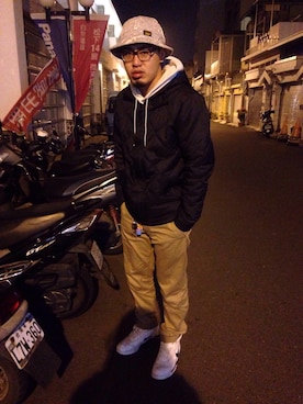 「BURTON（バートン）のアイテム（ダウンジャケット/コート）」を使った、YEn さん（メンズ・181cm）の冬コーディネート