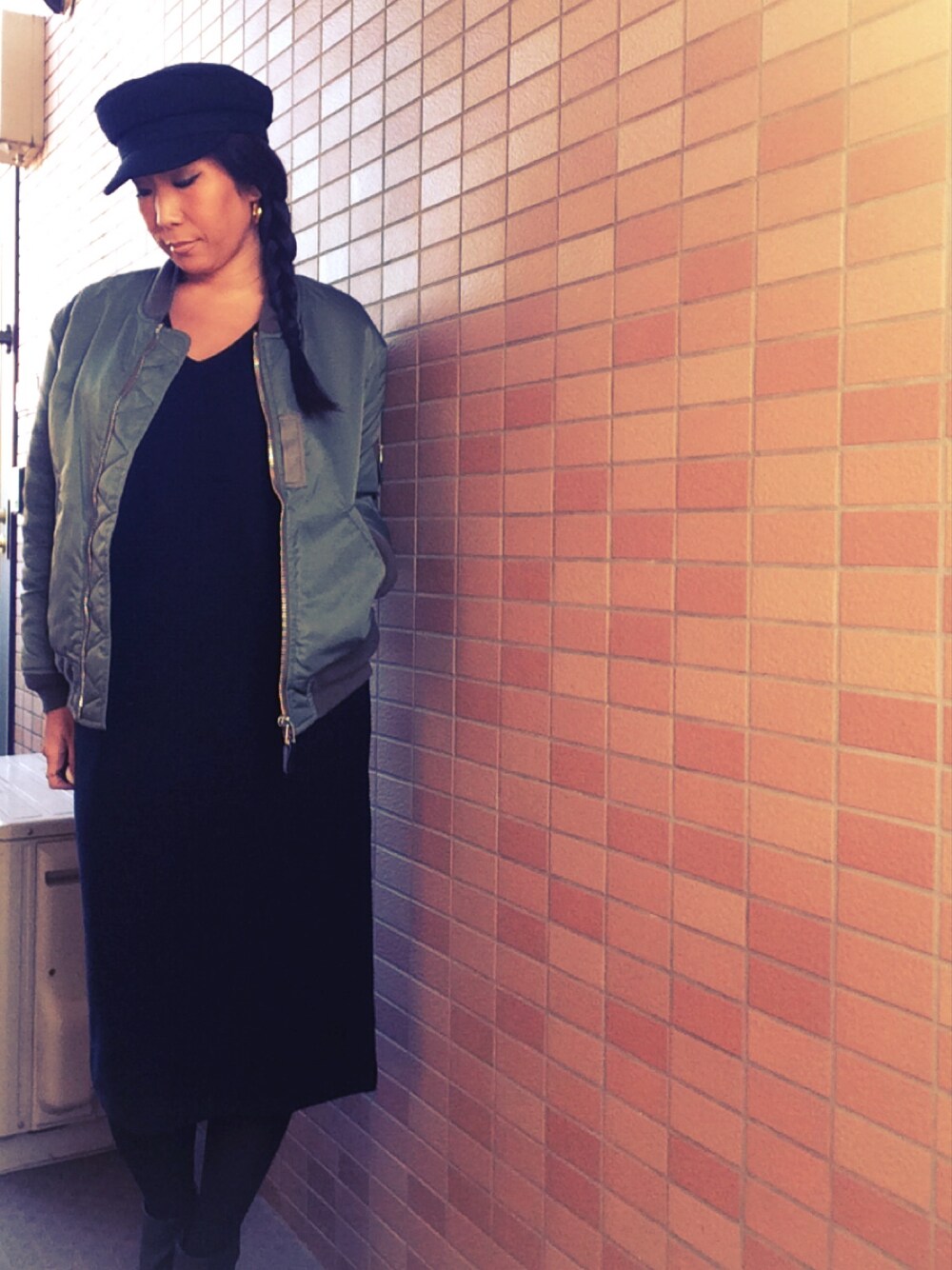 「ootd、MA-1、ブラックコーデ」｜「MOUSSYのSTANDARD CASQUETTE（キャスケット、ブラック系）」を使った、YUKA EASTさん（レディース・166cm）の冬コーディネートの1枚目の写真