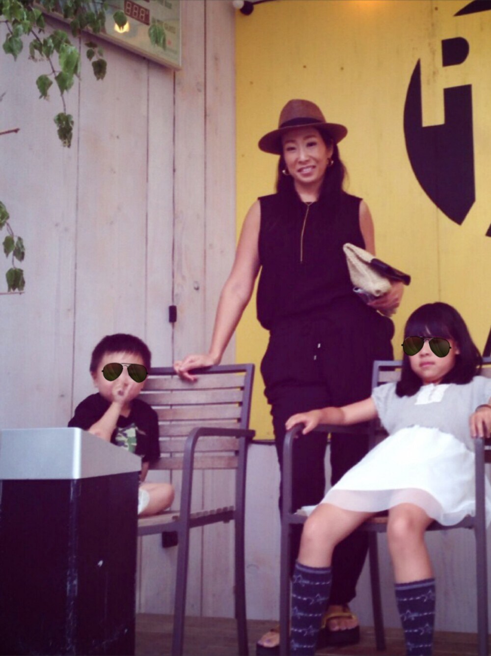「オトナ女子、cafe、COOGI、teva」｜「ZARAのアイテム（タンクトップ、ブラック系）」を使った、YUKA EASTさん（レディース・166cm）の夏コーディネートの1枚目の写真