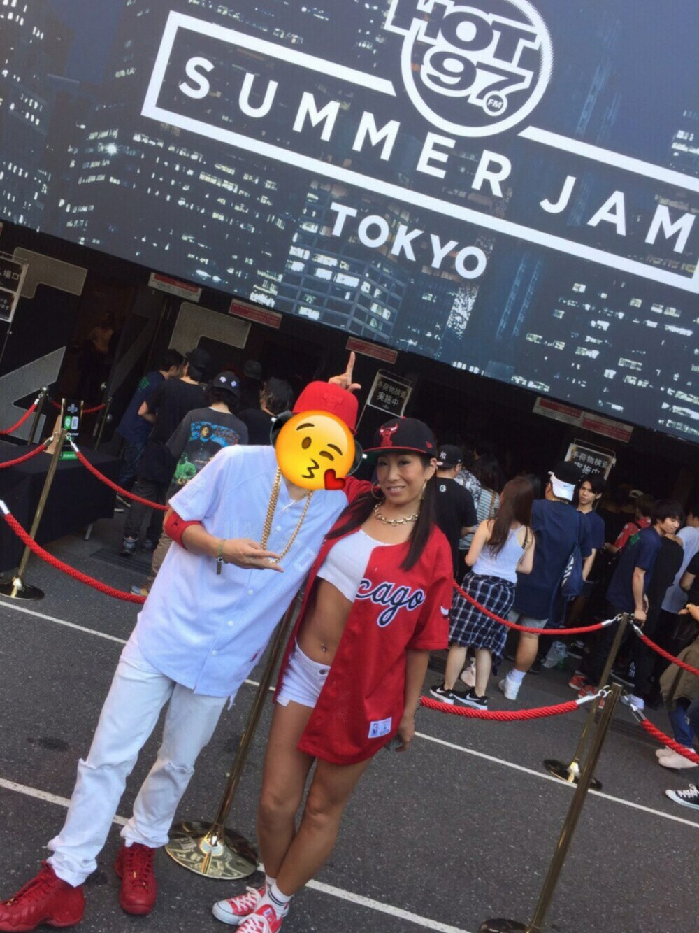 「MITCHELL&NESS、Bulls、HIPHOP、street、summer jam、ベースボールシャツ、NEW ERA、赤コンオールスターズ、赤コンバース、411」｜「Mitchell&Nessのアイテム（シャツ/ブラウス、レッド系）」を使った、YUKA EASTさん（レディース・166cm）の夏コーディネートの1枚目の写真