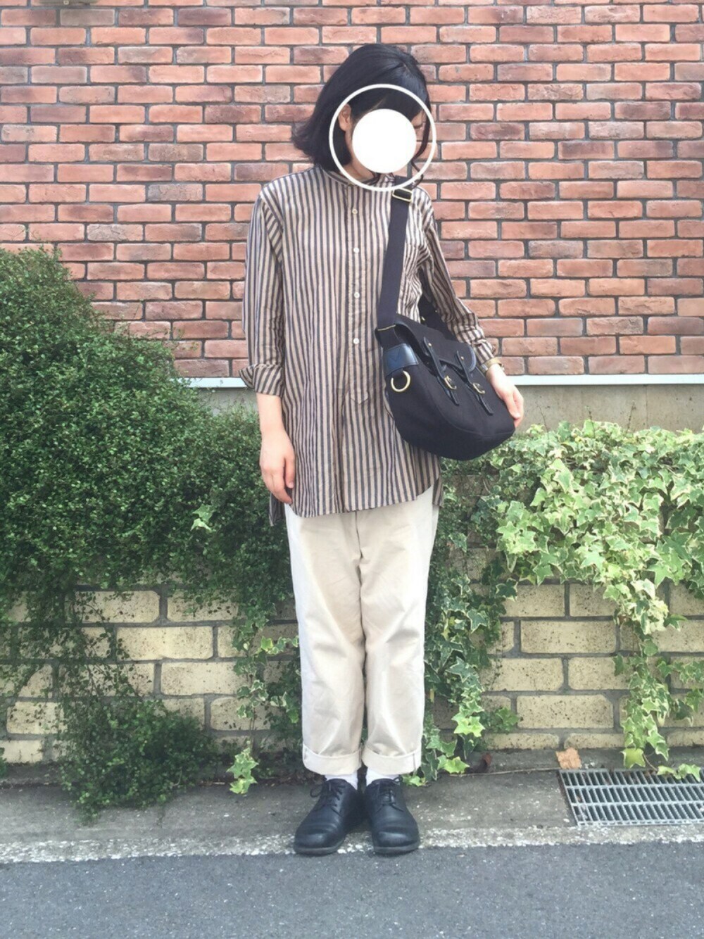 「COMOLI、YAECA、BRADY、birkenstock、Bshop、チノパン、ロンドンストライプ、シャツスタイル、16AW」｜「COMOLIのアイテム（シャツ/ブラウス、ブラウン系）」を使った、ｓａ .さん（レディース・159cm）の秋コーディネートの1枚目の写真