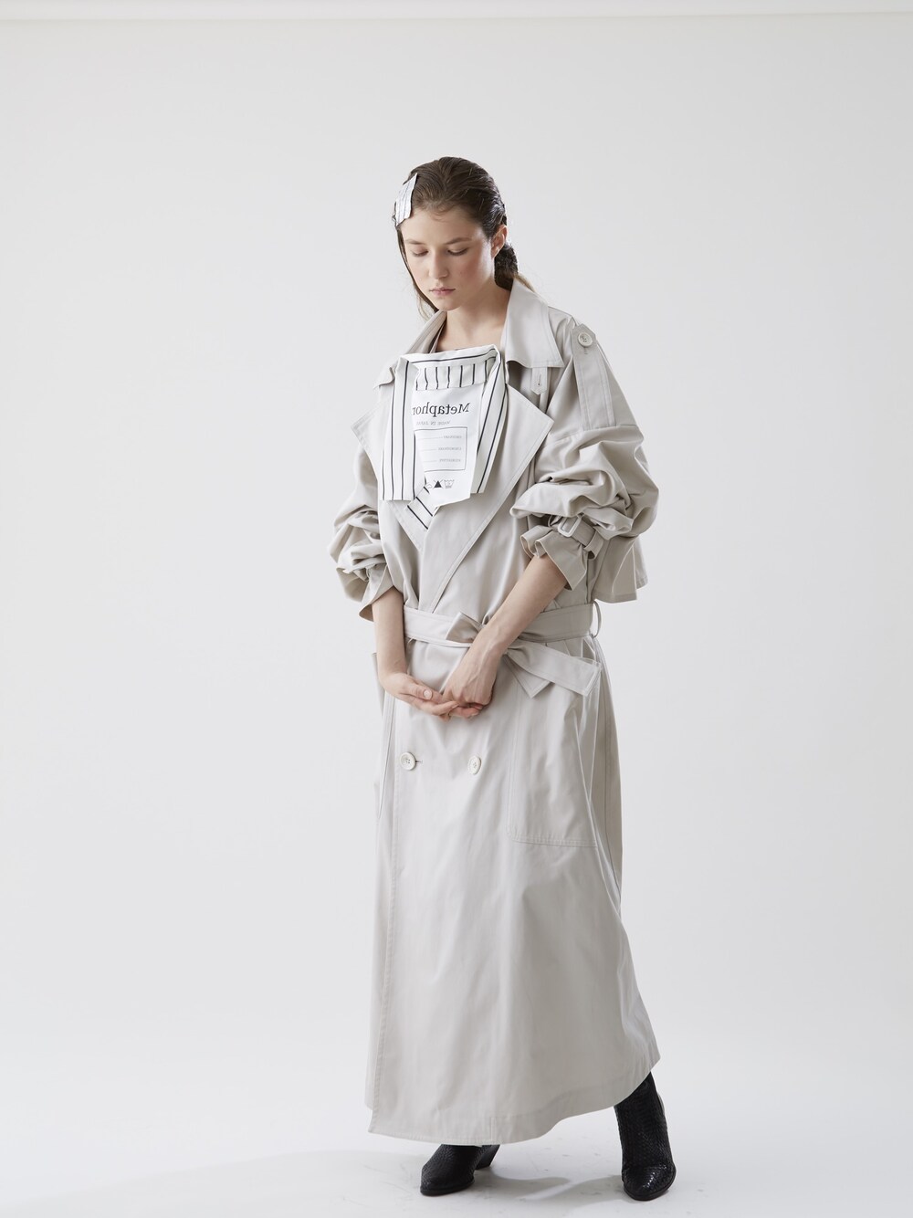 「Metaphor…、WOMEN、2016SS、mode」｜「Metaphor…のアイテム（その他トップス、グレー系）」を使った、Metaphor…さん（レディース・174cm）の秋コーディネートの1枚目の写真