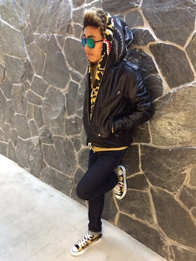 「アイテム（スニーカー、イエロー系）」を使った、三溝 嵐さん（メンズ・172cm）の秋コーディネート