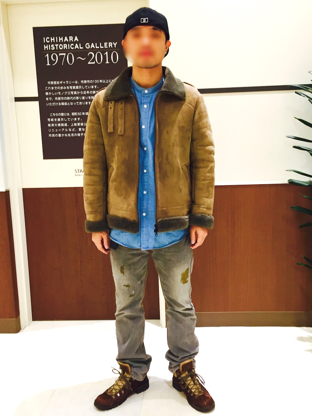 「デニム、ユニクロ、ムートン、NEWERA」｜「UNIQLOのアイテム（シャツ/ブラウス、ブルー系）」を使った、わんわんもこもこさん（メンズ・175cm）の冬コーディネートの1枚目の写真