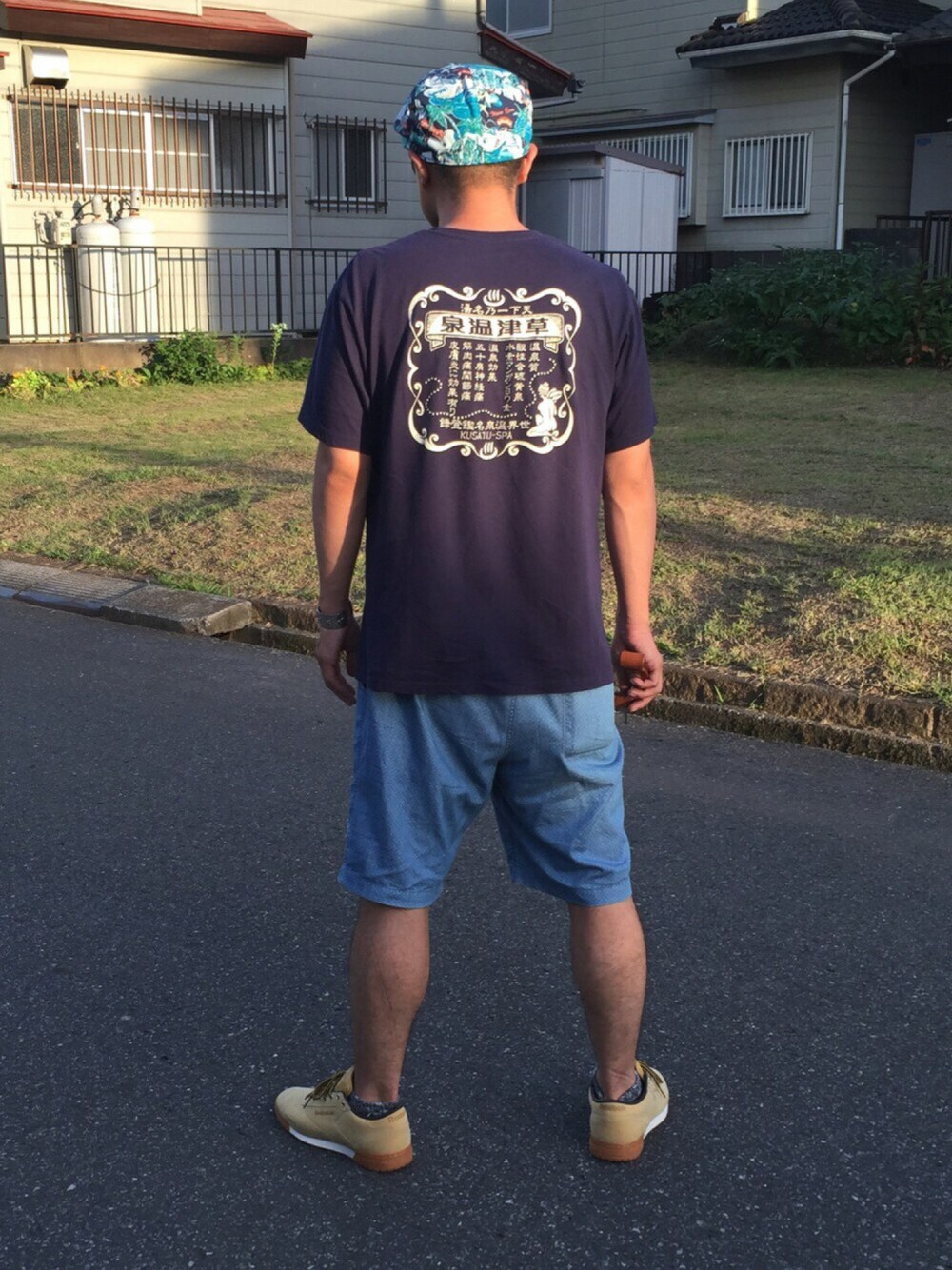 「カジュアル、草津温泉」｜「草津温泉のアイテム（シャツ/ブラウス、ブルー系）」を使った、わんわんもこもこさん（メンズ・175cm）の夏コーディネートの1枚目の写真