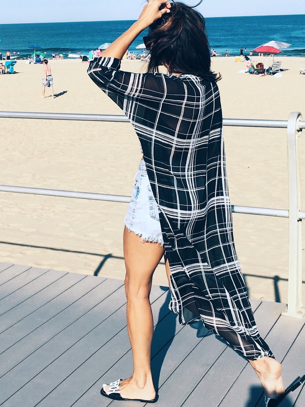 「ootd、summer、streetstyle、beach、#levis、Dusters、louboutin」｜「emeraldのアイテム（ノーカラージャケット、ホワイト系）」を使った、modさん（レディース・170cm）の夏コーディネートの1枚目の写真