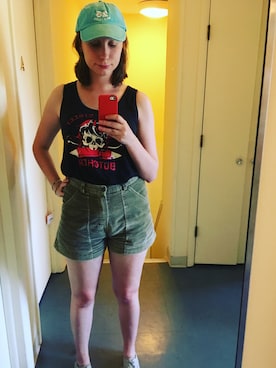 「Eddie Bauer（エディーバウアー）のアイテム（パンツ）」を使った、Lydia Woodさん（レディース・173cm）の夏コーディネート