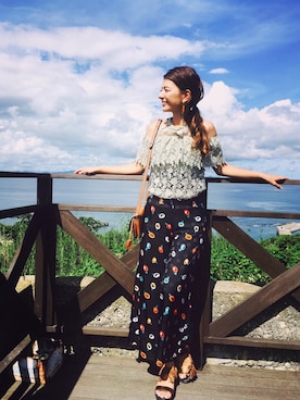 「ANYA HINDMARCH（アニヤハインドマーチ）のアイテム（バッグ）」を使った、スザンヌさん（レディース・165cm）の夏コーディネート