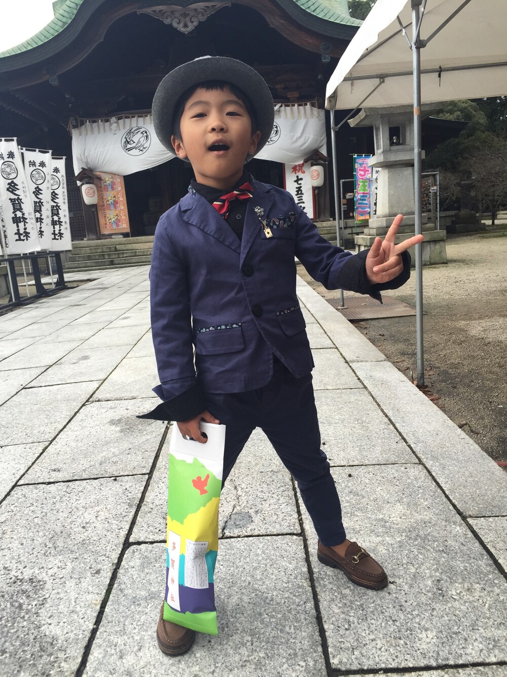 「男の子、七五三、お兄ちゃん」｜「GUCCIのアイテム（その他シューズ、ブラウン系）」を使った、maaayuuu☺︎さん（キッズ・120cm）の秋コーディネートの1枚目の写真