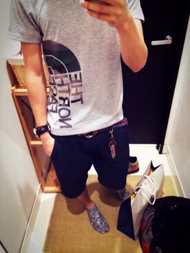 「THE NORTH FACE（ザノースフェイス）のアイテム（Tシャツ/カットソー、グレー系）」を使った、ひさん（メンズ・169cm）の秋コーディネート