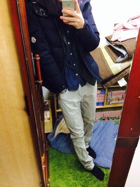 「MONCLER（モンクレール）のアイテム（ダウンジャケット/コート、ブルー系）」を使った、ひさん（メンズ・169cm）の冬コーディネート