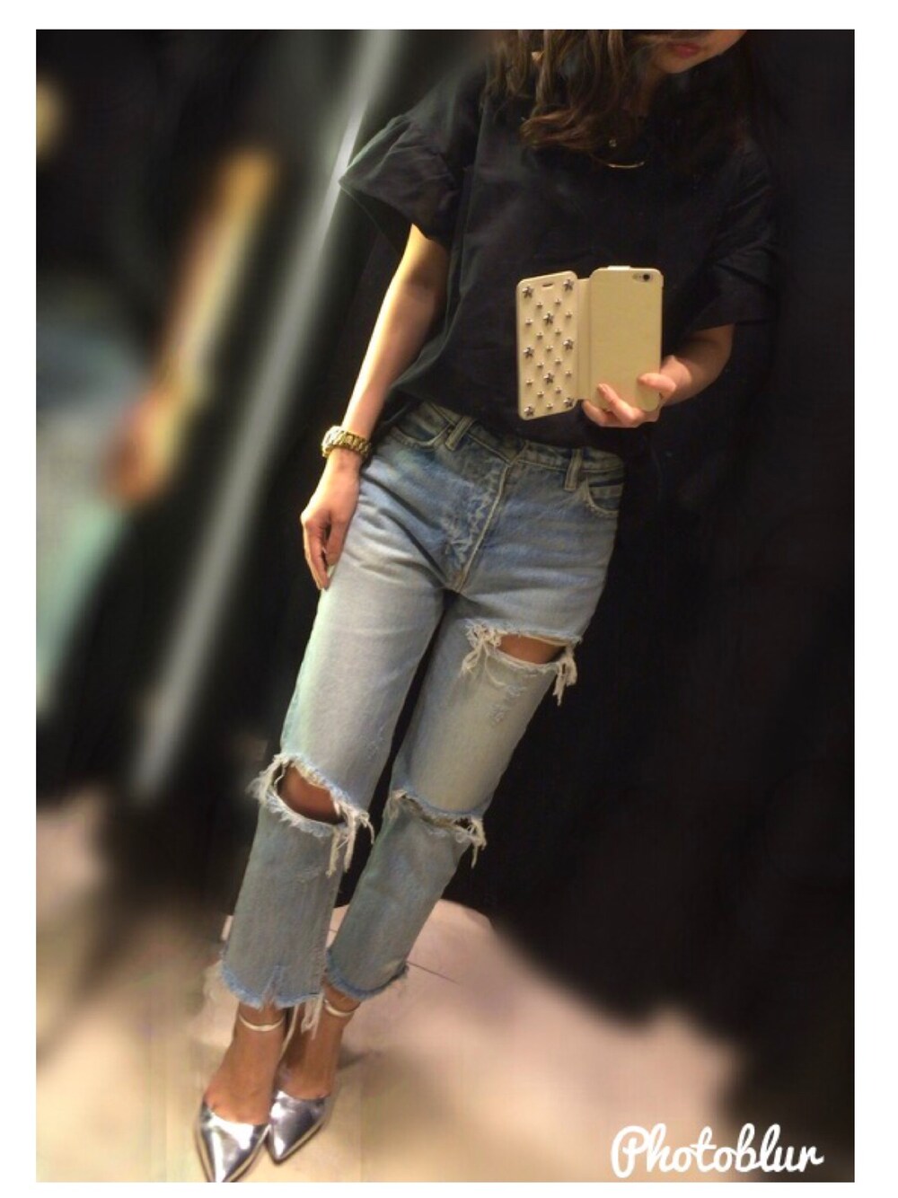 「デニムパンツ、ダメージデニムパンツ、GU、ブラウス、フレイドヘム、ストレートデニム、シンプルコーデ」｜「GUのアイテム（シャツ/ブラウス、ブラック系）」を使った、m.さん（レディース・150cm）の春コーディネートの1枚目の写真