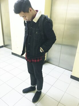 「WEAR」｜「アイテム（デニムジャケット）」を使った、Tszkit Lauさん（メンズ・180cm）の冬コーディネート