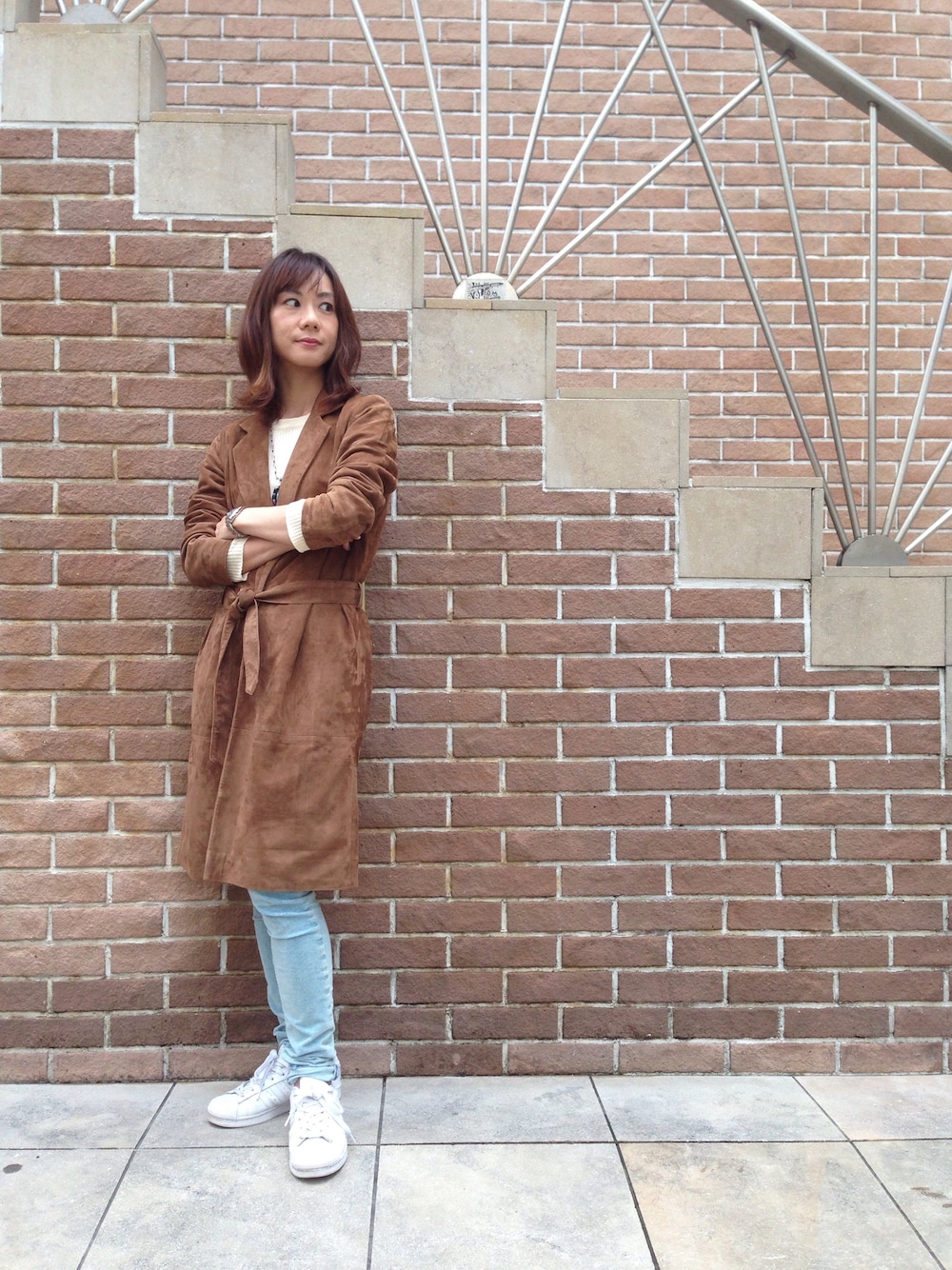 「Gant Rugger、コート、スエード、キャメル、カジュアル、原宿、ニット、ベージュコーデ」｜「GANT RuggerのGANT RUGGER (ガントラガー）　リブクル―セーター　（ニット/セーター、ベージュ系）」を使った、takamoriさん（レディース・158cm）の秋コーディネートの1枚目の写真