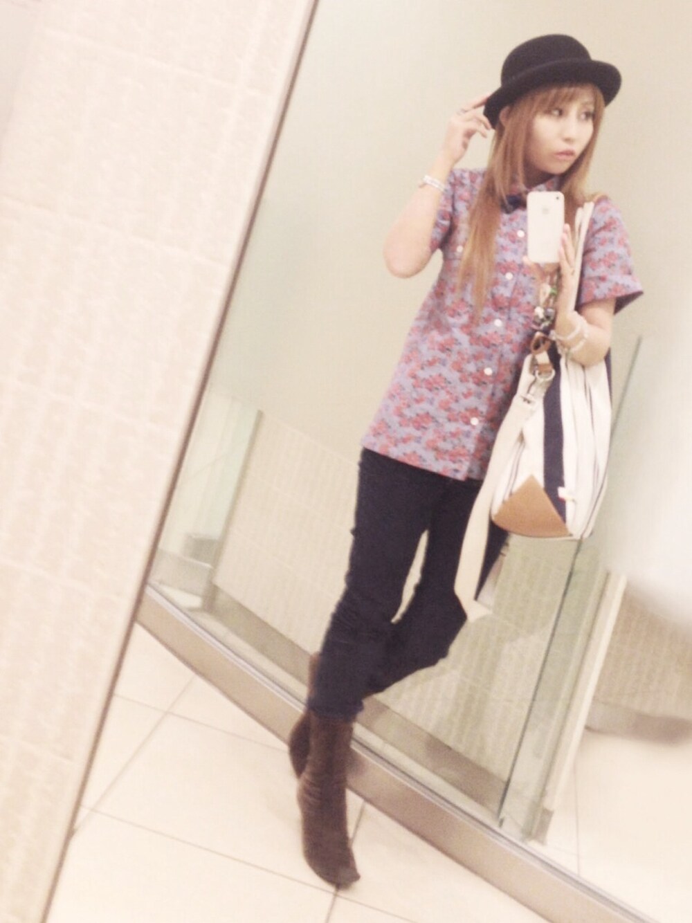「黒スキニー、過去コーデ（雨音みう）のSAVEありがとうなり、FRED PERRY、フレッドペリー、ライブ、バンド、モッズ、MIUMIU、chanel、蝶ネクタイ」｜「FRED PERRYのLiberty Short Sleeve Shirt（シャツ/ブラウス、レッド系）」を使った、シャーレイン Miu@プロフ変更さん（レディース・156cm）の夏コーディネートの1枚目の写真
