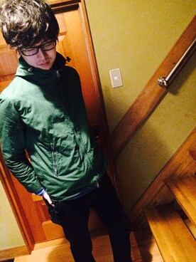 「united arrows」｜「アイテム（マウンテンパーカー）」を使った、牧佑さん（メンズ・175cm）の春コーディネート