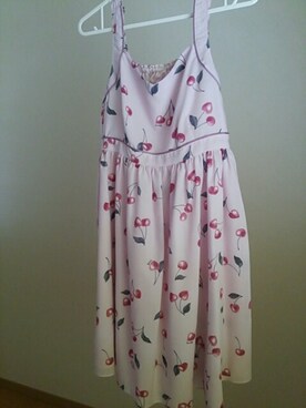 「MILK（ミルク）のアイテム（ワンピース/ドレス、ピンク系）」を使った、つのさん（レディース）の夏コーディネート