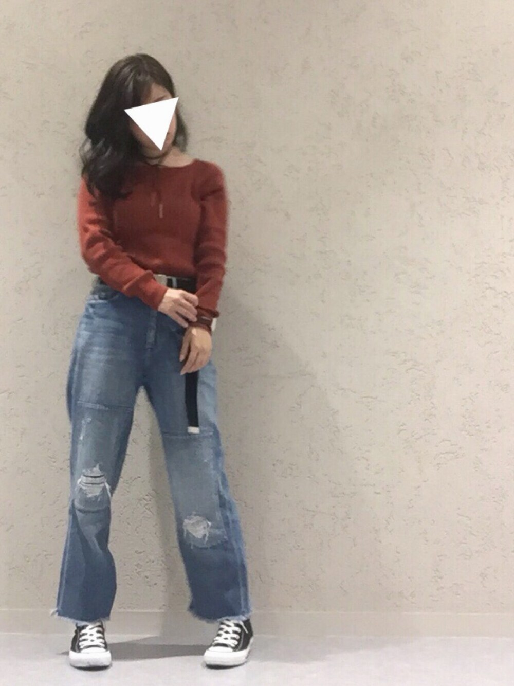 「大人カジュアル、カジュアル、ootd、パンツスタイル、ワイドパンツ、テラコッタ、デニム、コンバース」｜「WEGOのWEGO/ガチャベルト（ベルト、ブラック系）」を使った、k a n a ⍥⃝さん（レディース・151cm）の秋コーディネートの1枚目の写真