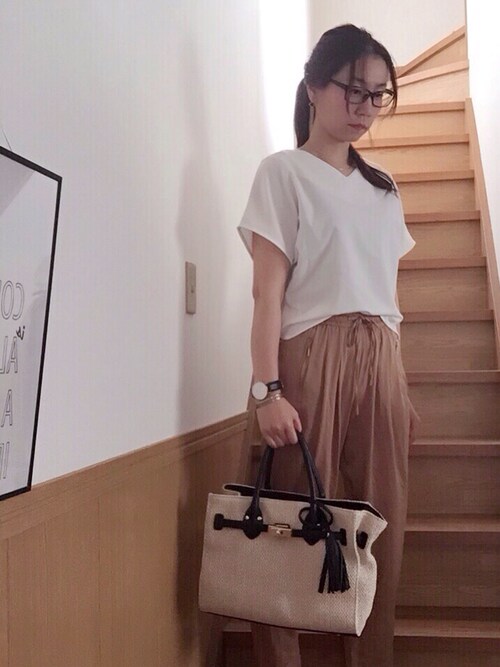 moriguchiisao is wearing SENSE OF PLACE by URBAN RESEARCH "TCF Vネックブラウス"