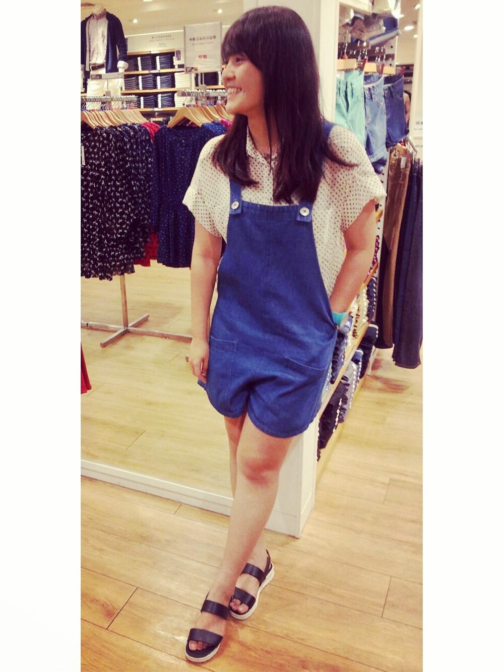 「LOWRYS FARMのアイテム（シャツ/ブラウス、ホワイト系）」を使った、inzooさん（レディース・161cm）の夏コーディネートの1枚目の写真