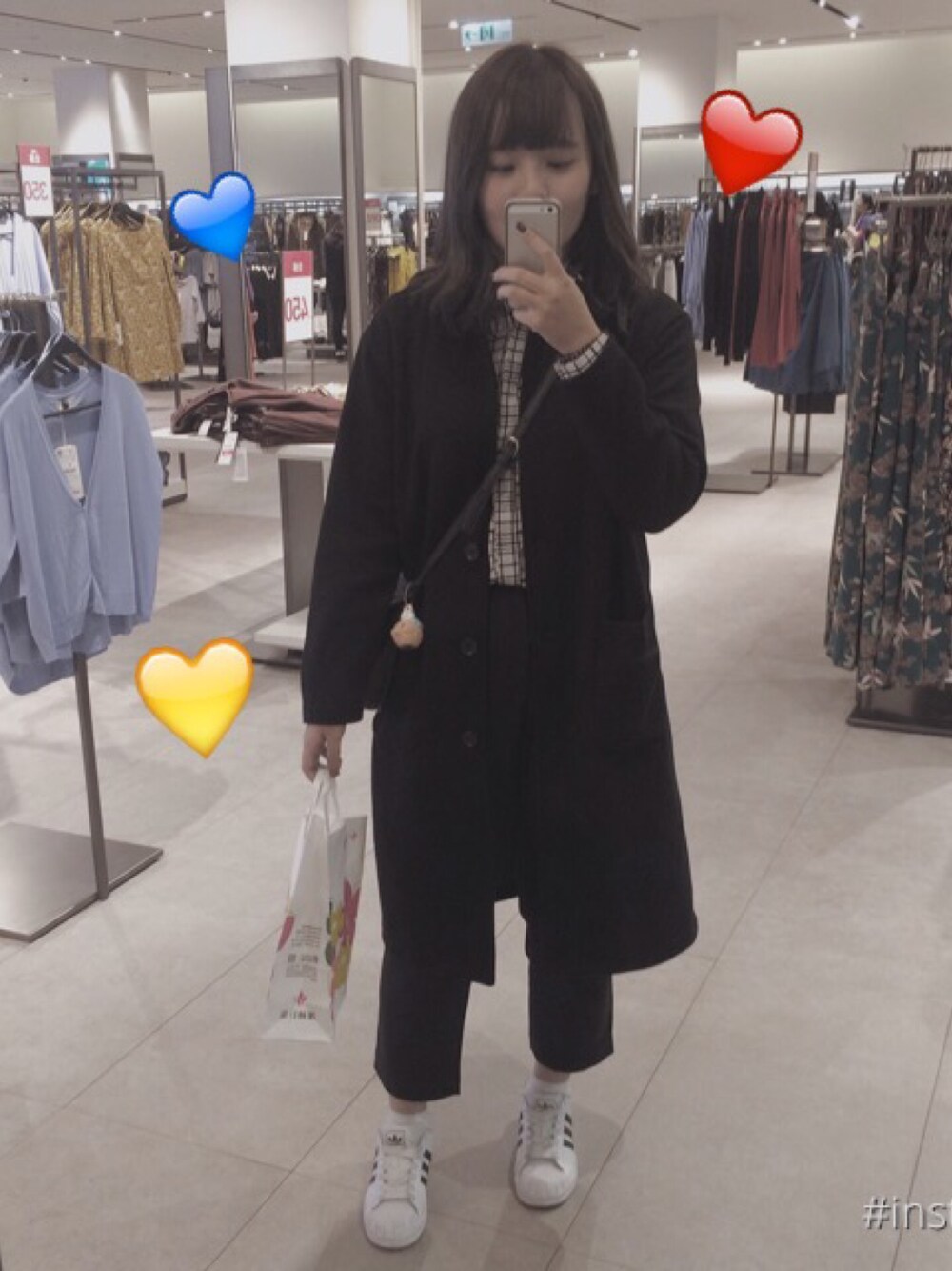 「JEANASISのアイテム（その他パンツ、ブラック系）」を使った、inzooさん（レディース・161cm）の冬コーディネートの1枚目の写真