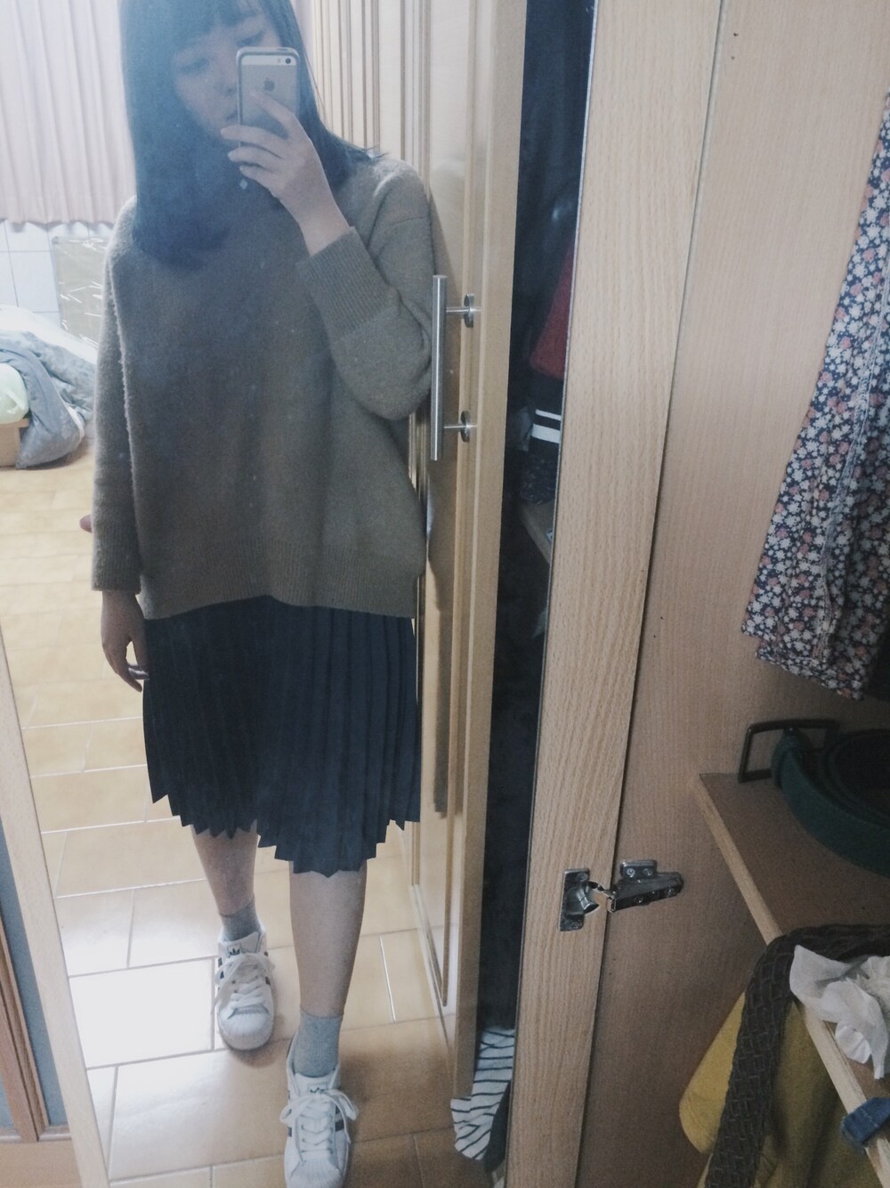 「LOWRYS FARMのアイテム（トップス、ブラウン系）」を使った、inzooさん（レディース・161cm）の冬コーディネートの1枚目の写真