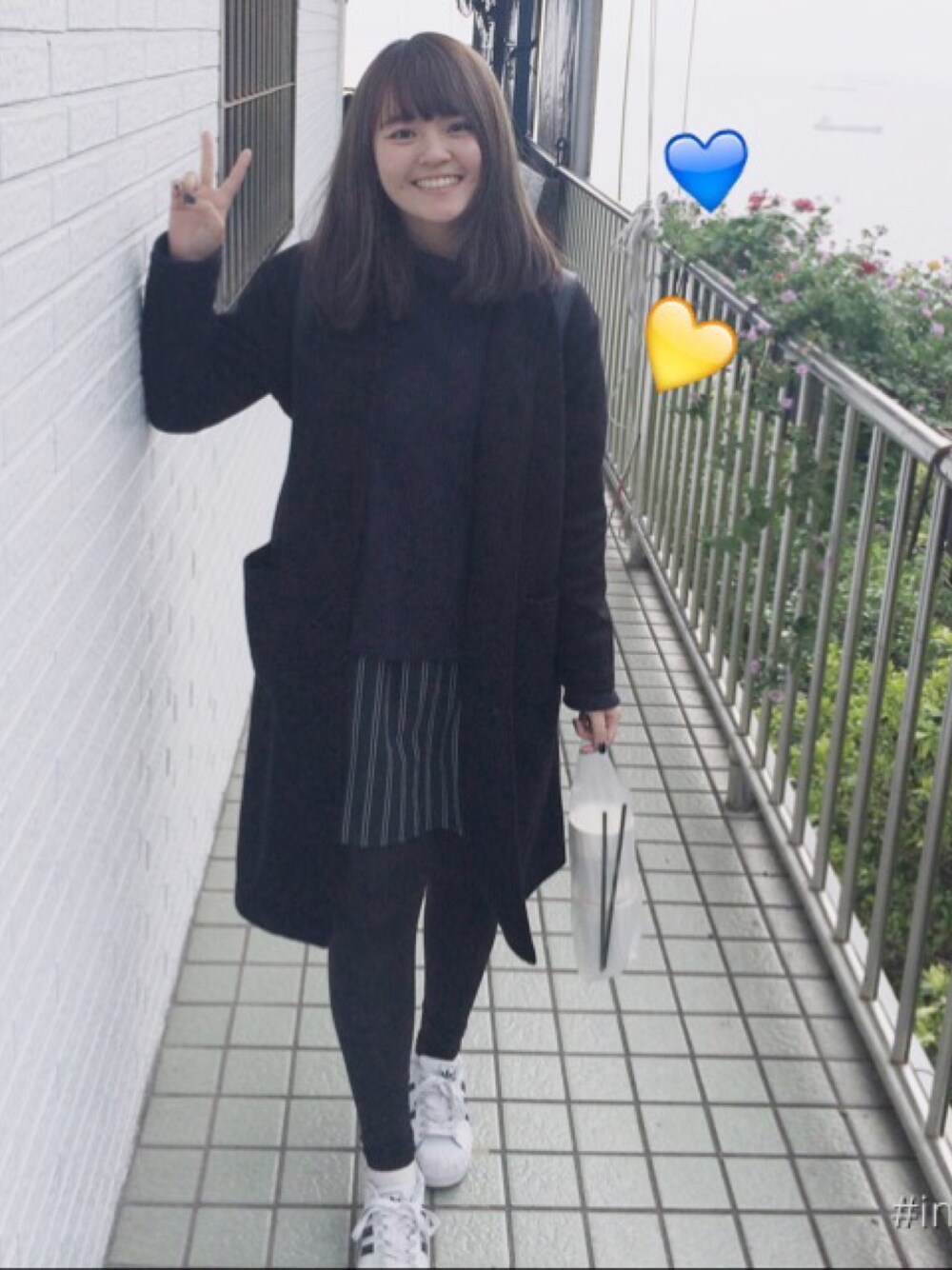「海岸咖啡」｜「H:CONNECTのアイテム（ダウンジャケット/コート、ブラック系）」を使った、inzooさん（レディース・161cm）の冬コーディネートの1枚目の写真