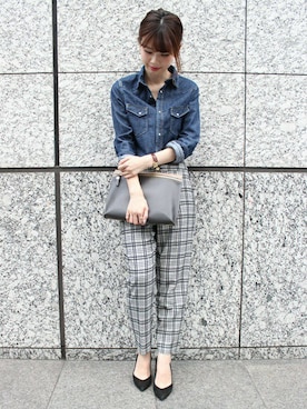 「アイテム（クラッチバッグ、グレー系）」を使った、AYAさん（レディース・160cm）の秋コーディネート