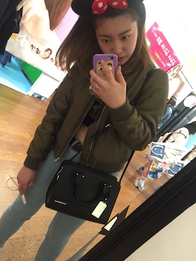 「H&M（エイチ・アンド・エム）のアイテム（デニムパンツ、ブルー系）」を使った、しぃさん（レディース・160cm）の春コーディネート