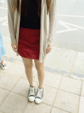 「アイテム（デニムスカート、レッド系）」を使った、Chihiro さん（レディース・167cm）の秋コーディネート