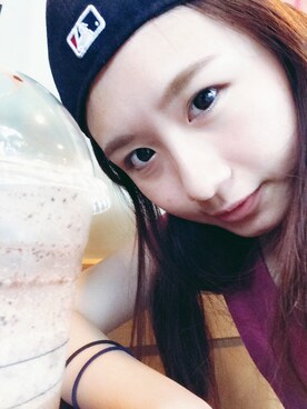 「MLBのアイテム（キャップ、ブルー系）」を使った、Rolaさん（レディース）の夏コーディネート