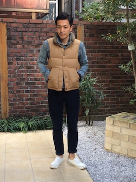 「ホワイトスニーカー」｜「アイテム（ダウンジャケット/コート）」を使った、YUJIさん（メンズ・176cm）の秋コーディネート