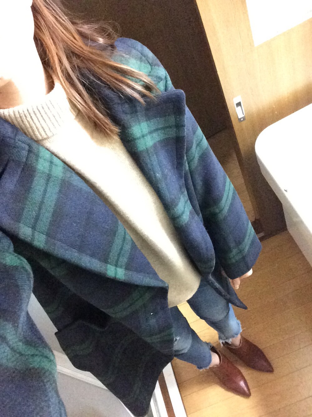 「UNIQLOのアイテム（ニット/セーター、ベージュ系）」を使った、Rさん（レディース・164cm）の冬コーディネートの1枚目の写真