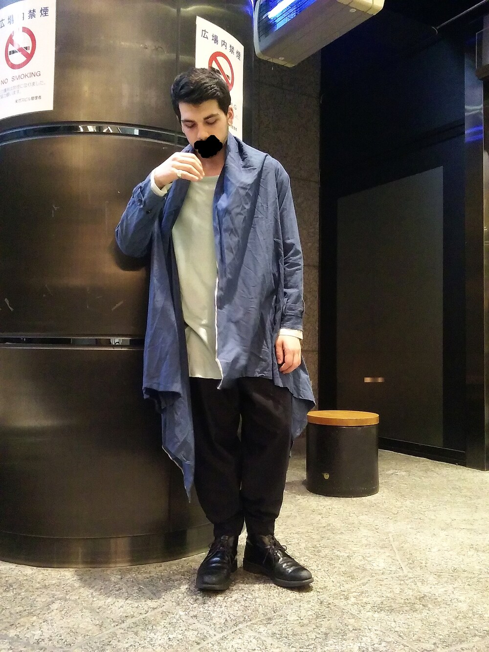 「edwina horl」｜「Edwina HorlのTuck pants（その他パンツ、ブルー系）」を使った、Jakeさん（メンズ・178cm）の春コーディネートの1枚目の写真