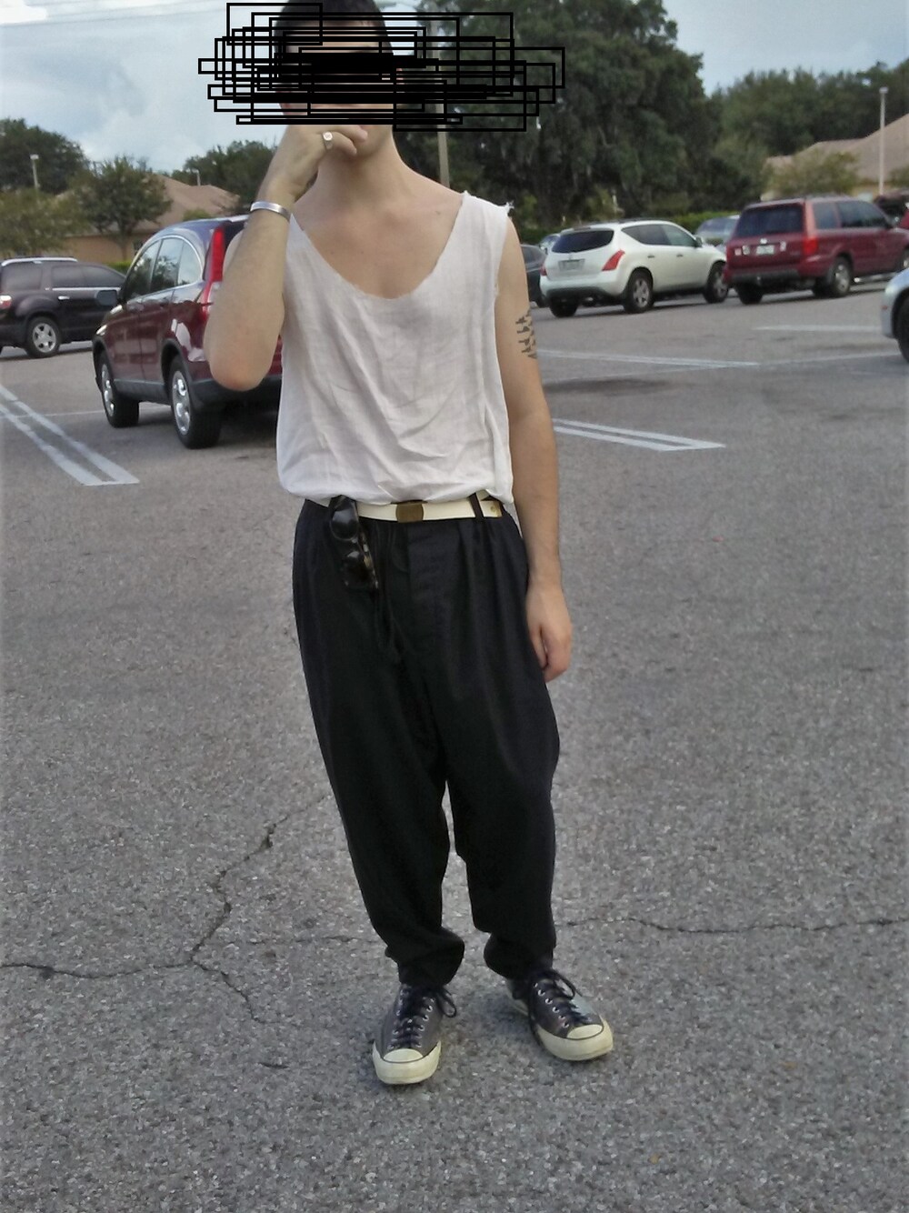 「edwina horl、 CONVERSE、fantasticman」｜「Edwina HorlのTuck pants（その他パンツ、ブルー系）」を使った、Jakeさん（メンズ・172cm）の夏コーディネートの1枚目の写真