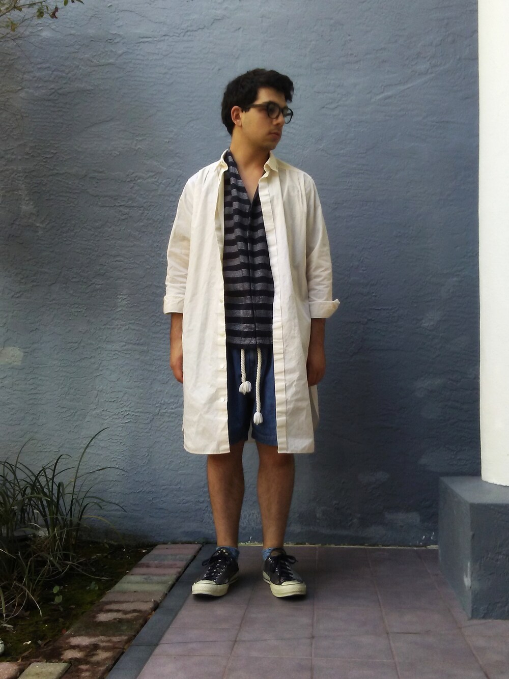 「edwina horl」｜「Edwina Horlのv-neck（Tシャツ/カットソー、ブルー系）」を使った、Jakeさん（メンズ・172cm）の秋コーディネートの1枚目の写真
